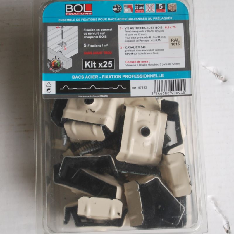 Kit 25 Fixations bacs acier Vis autoperceuse bois 6,5x75mm. Cavalier pour bac 840x25. RAL: 1015 Ref. 57852 BOL-FIXATIONS
